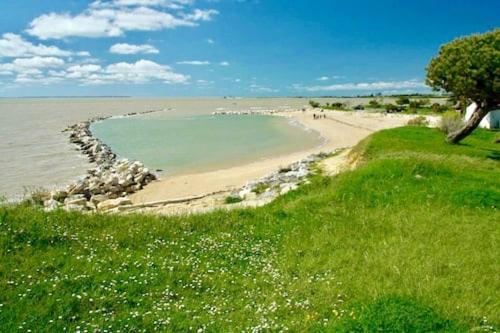Chalet Agreable En Bord En De Mer. Le Port-des-Barques Exterior photo