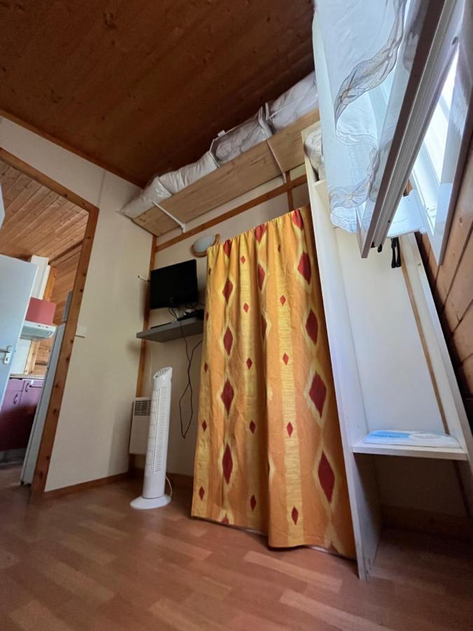Chalet Agreable En Bord En De Mer. Le Port-des-Barques Exterior photo
